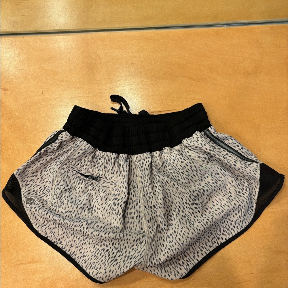 Lululemon Hotty Hot short 4 EUC